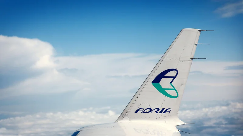 Fotografija: Adria Airways poleg čarterskih poletov iz Ljubljane v poletni sezoni leti na 16 destinacij, in sicer v Amsterdam, Bruselj, Pariz, København, Frankfurt, Manchester, München, Prago, Prištino, Sarajevo, Skopje, Podgorico, Tirano, Zürich, Sofijo in na Dunaj. FOTO: Leon Vidic/Delo