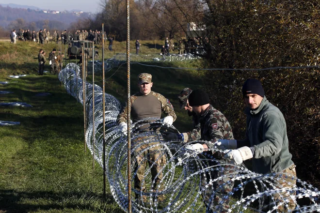 S politiko zapiranja državnih meja za begunce se najbolj strinjajo v Indiji, Turčiji, na Švedskem in v Srbiji, najmanj so ji naklonjeni v Kanadi, Braziliji in Čilu. FOTO: Matej Družnik/Delo