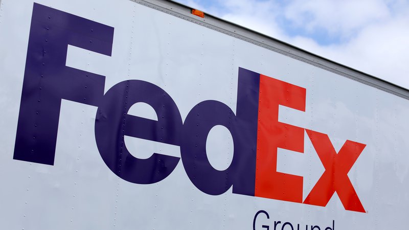 Fotografija: Po besedah generalnega direktorja Fredericka W. Smitha FedEx vsak dan prevzame in odda 14 milijonov pošiljk. Foto Reuters