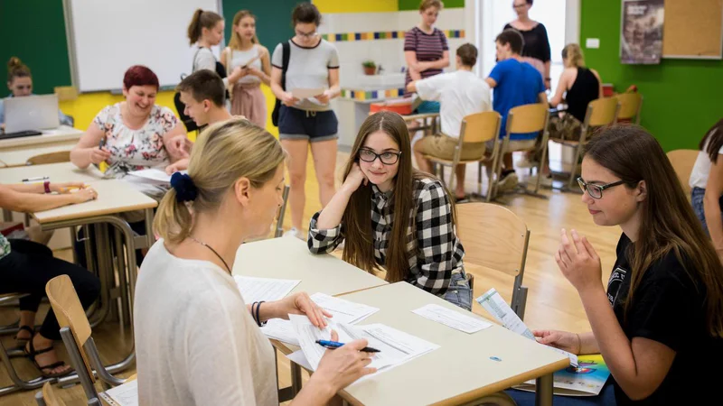 Fotografija: Za katero srednjo šolo je bilo treba zbrati največ točk iz ocen v zadnji triadi osnovne šole, bo znano v petek. FOTO: Leon Vidic/Delo