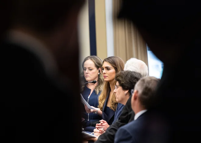 Hope Hicks, ki je bila zaposlena v Beli hiši, se je za razliko od drugih Trumpovih sodelavcev odzvala pozivu in s seboj pripeljala pravnike Bele hiše. FOTO: Nicholas Kamm/Afp