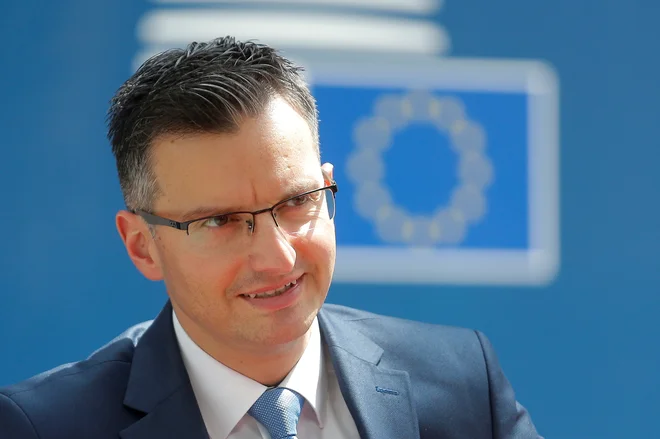 Šarec se ni hotel opredeliti, ali obrambni minister še uživa njegovo podporo, saj pravi, da je ključno, ali ga podpirajo poslanci. FOTO: Reuters