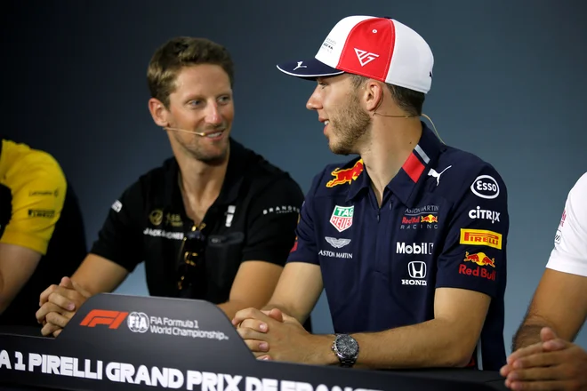 Charles Leclerc (levo) in Romain Grosjean bosta edina domača dirkača na VN Francije. FOTO: AFP