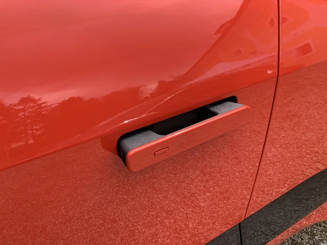 Prepoznavne kljuke, ki jih poznamo še na kakšnem modelu iz skupine Jaguar/Land Rover Foto Blaž Kondža