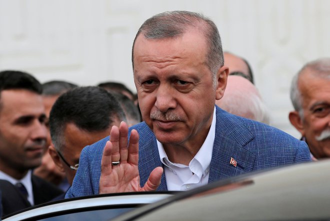Opozicijski kandidat İmamoğlu je prvi politik, ki bi lahko ogrozil Erdoğanovo (na fotografiji) vladavino. FOTO: Reuters