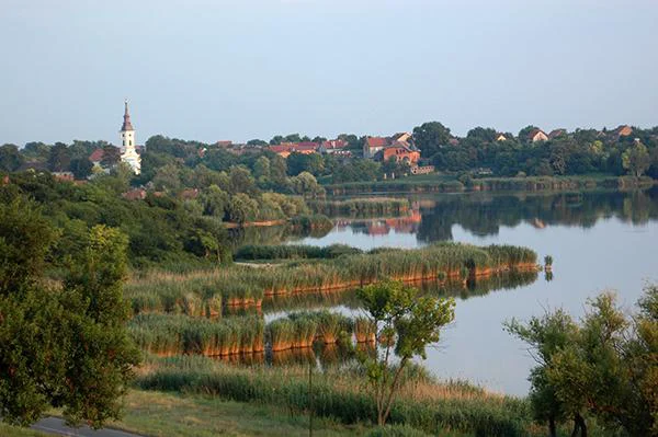 Deliblato, srbsko-romunska vas v Banatu ob jezeru Kraljevac. Foto internet