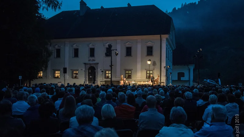 Fotografija: Gostovanje SNG Drame je privabilo več kot 800 gledalcev. FOTO: Jana Jocif