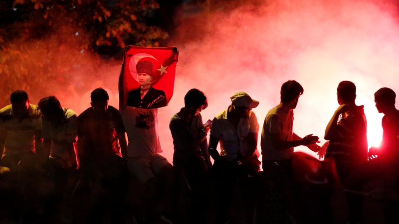 Fotografija: 21. stoletje v Turčiji čaka oster boj z 19. stoletjem, kar je ironično samo po sebi, saj gre za preživetje – republike. FOTO: Reuters