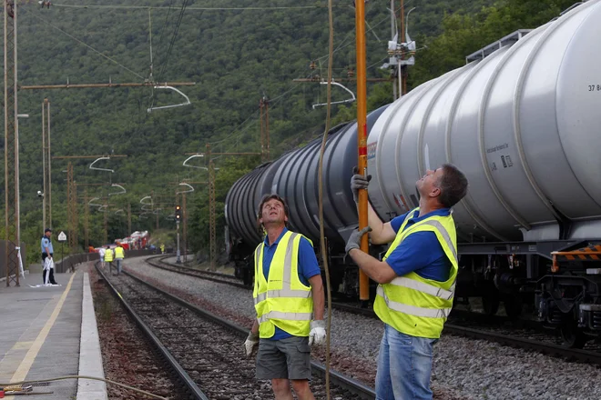 Do izlitja kerozina pri Hrastovljah je prišlo približno tri kilometre zračne razdalje do izvira reke Rižane in na približno sto metrov višji nadmorski višini. FOTO: Mavric Pivk