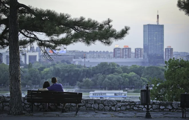 Sogovornica Andjelka iz Zemuna seveda nima avtomobila, nima mobilnega telefona, ne potuje nikamor, niti k sorodnikom nedaleč stran ne. Vsak dodaten strošek za avtobus je zanjo prevelik. Foto Jože Suhadolnik
