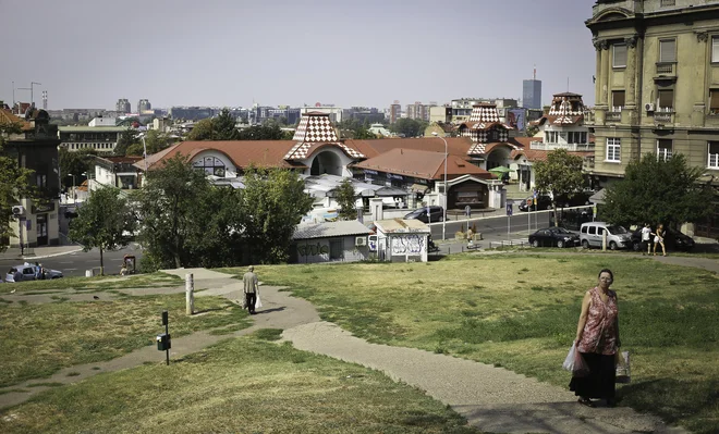 Z nizkimi pokojninami v Srbiji težko preživijo, zato se morajo marsičemu odpovedati. Foto Jože Suhadolnik