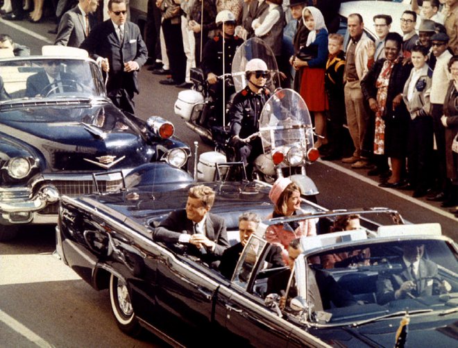 Veliki dogodki, kakršen je bil atentat na ameriškega predsednika Johna F. Kennedyja, nimajo nujno velikega ozadja. FOTO: Reuters