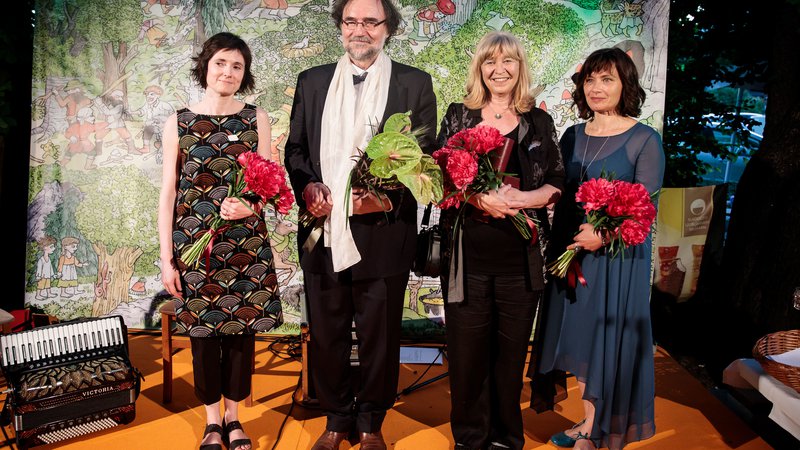 Fotografija: Levstikovi nagrajenci za leto 2019 (z leve): Ana Zavadlav, Boris A. Novak, Jelka Godec Schmidt in Anja Štefan FOTO: arhiv MKZ