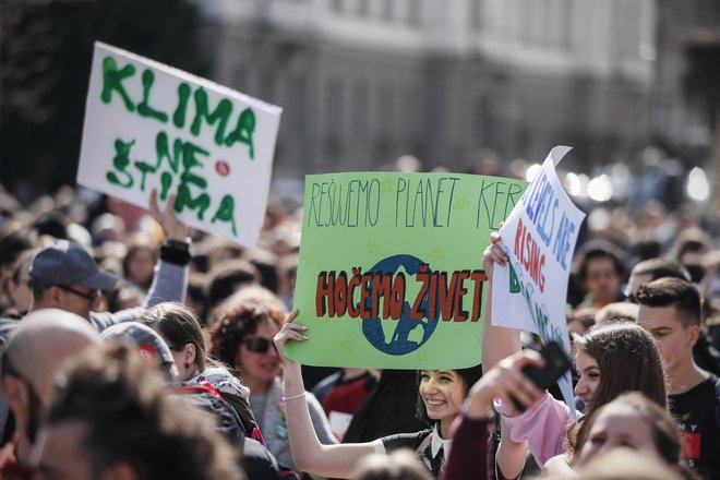 Mladi med Podnebnim štrajkom v Ljubljani marca letos. FOTO: Uroš Hočevar/Delo