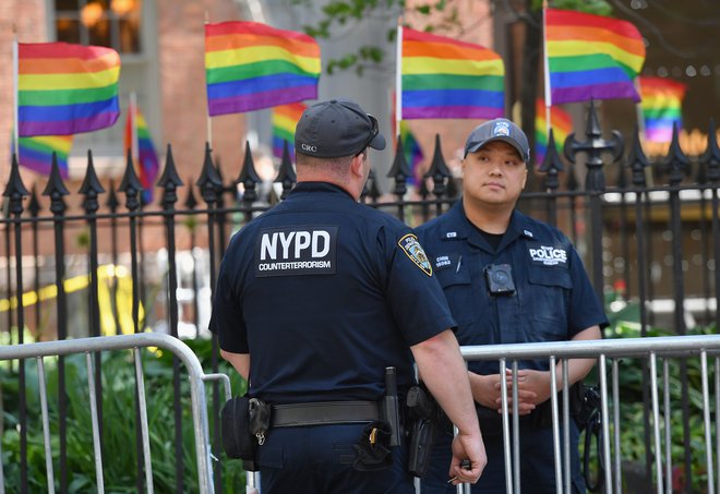 Pred petdesetimi leti so policisti pripadnike skupnosti LGBT pretepali. Danes jih varujejo. FOTO: AFP