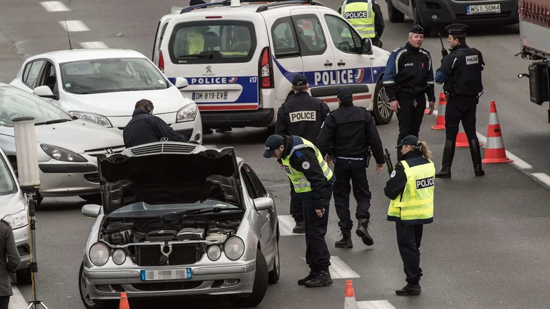 Fotografija: Napadi, v katerih je umrlo 130 ljudi, več kot 350 pa je bilo ranjenih, so globoko pretresli Francijo in ves svet. FOTO: Philippe Huguen/Afp