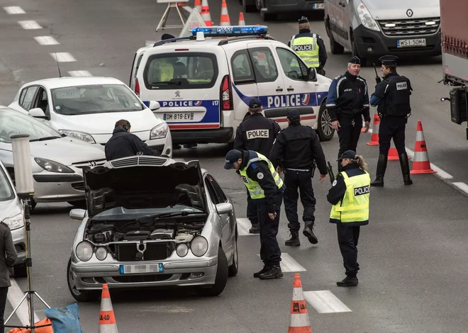 Napadi, v katerih je umrlo 130 ljudi, več kot 350 pa je bilo ranjenih, so globoko pretresli Francijo in ves svet. FOTO: Philippe Huguen/Afp