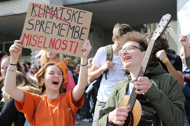 Mladi so zoper onesnaževanja okolja marca letos protestirali tudi v Novem mestu. FOTO: Tomi Lombar/Delo