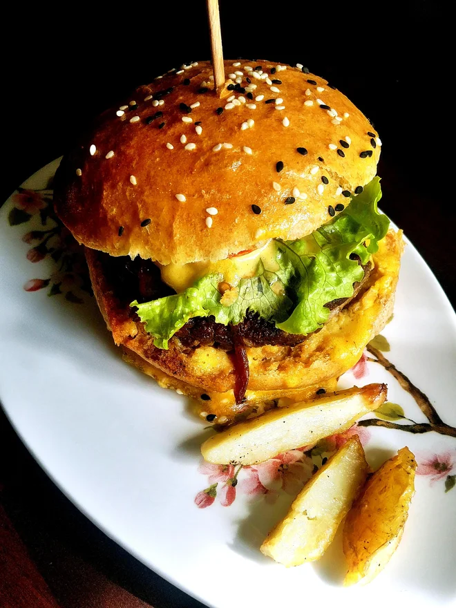 Poletov recept: Brioš, štručka za burger. FOTO: Tanja Drinovec