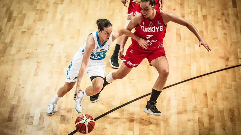 Fotografija: Nika Barič ni bila pri metu (3:11), a je zbrala 12 asistenc. FOTO: FIBA