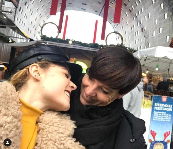 Lenka in Arnika ob veselem snidenju v Rotterdamu. Foto Instagram A. M. J.