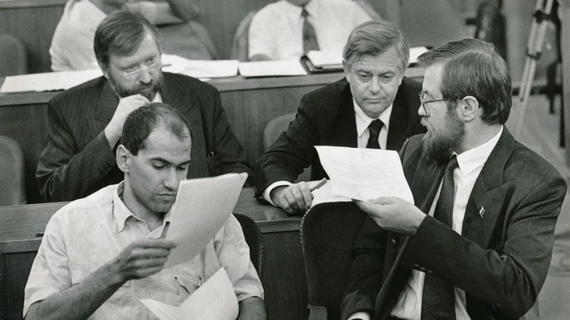 Fotografija: Seja slovenskega parlamenta 11.7.1991. Na sliki Janez Janša, Dimitrij Rupel, Milan Kučan in Lojze Peterle. FOTO: Igor Modic