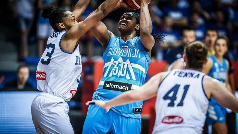 Fotografija: Shante Evans je bila vnovič med najboljšimi pri Sloveniji. FOTO: FIBA