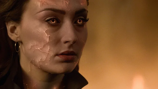 Film<em> Možje X</em>, v katerem Jean Gray (Sophie Turner) začne razvijati neverjetne moči, ki jo pokvarijo in spremnijo v Temnega Feniksa. FOTO: promocijsko gradivo