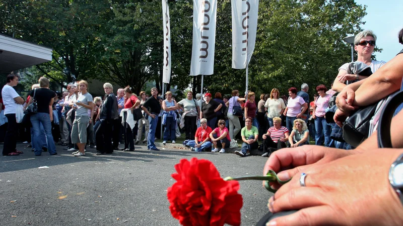 Fotografija: V Murski Soboti se ponavlja zgodba iz leta 2009, ko sta propadli Mura (na fotografiji) in kasneje Aha Mura. Večinoma isti ljudje bodo podoživeli to, kar so doživeli že dvakrat. Foto Jure Eržen