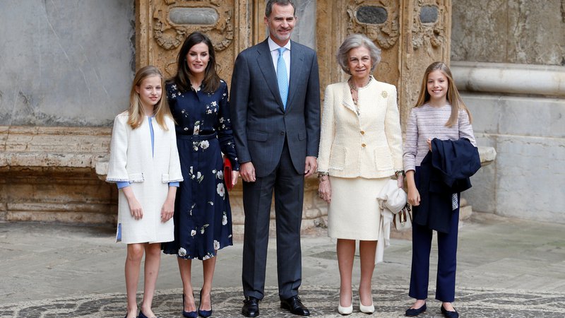 Fotografija: Španska kraljeva družina: princesa Leonor, kraljica Leticija, kralj Filip VI., zaslužna kraljica Sofía in infanta Sofía. Foto: Enrique Calvo/Reuters