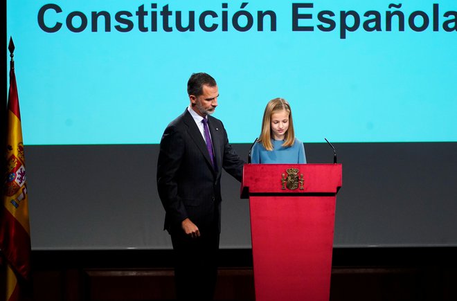 Leonor je v pomembnejši vlogi prvič nastopila oktobra lani, ko je ob praznovanju 40. obletnice španske ustave prebrala uvodni člen tega najvišjega splošnega akta. Foto: Juan Medina/Reuters