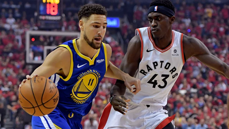 Fotografija: Klay Thompson bo zaradi strganih križnih vezi izpustil skoraj celo prihajajočo sezono, kljub temu pa so mu pri Golden Statu ponudili najvišjo možno pogodbo. FOTO: Reuters