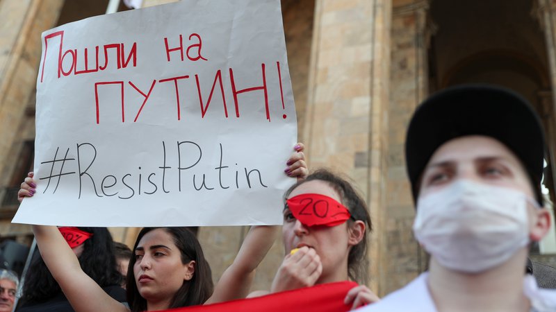 Fotografija: Demonstracije proti »ruski okupaciji« separatističnih republik v Gruziji trajajo že več kot deset dni. Foto: Reuters