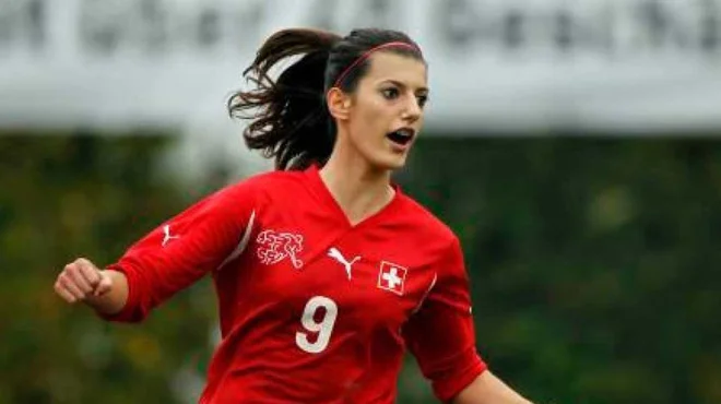 Švicarska reprezentantka Florijana Ismaili je skočila v jezero in se ni več prikazala na površju. FOTO: Guardian