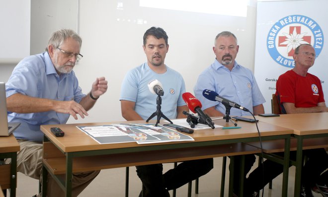 Jani Bele, Miha Noč, Janez Rozman in Toni Smolej (z leve) poudarjajo, da je dela za gorske reševalce vse več. FOTO: Roman Šipić/Delo