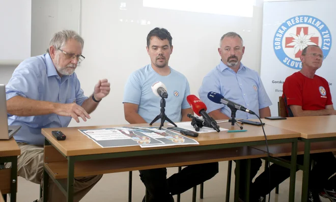 Jani Bele, Miha Noč, Janez Rozman in Toni Smolej (z leve) poudarjajo, da je dela za gorske reševalce vse več. FOTO: Roman Šipić/Delo