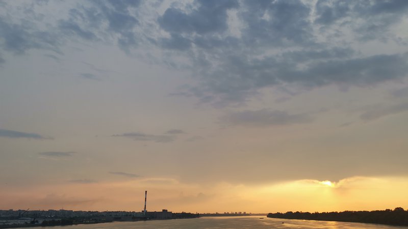 Fotografija: Kolesarska steza ob Donavi vzhodno od Beograda obstaja predvsem na papirju. V teh krajih se večkrat zgodi, da objavijo nekaj, česar (še) ni. Foto Milena Zupanič