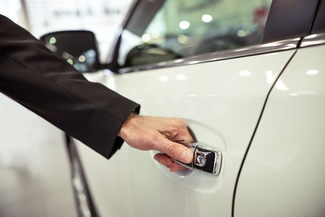 Prodaja avtomobilov je letos v za nekaj odstotkov v rdečih številkah. Foto Shutterstock