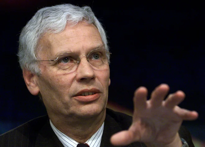 Hans van den Broek, avtor brionskega ultimata Vzemi ali pusti, ki je Sloveniji vendarle omogočal nekaj manevrskega prostora.<br />
FOTO: Reuters