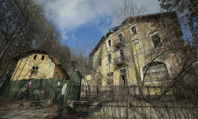 V družbi Bellevue investicije se bodo lotili obnove vile in hotela Bellevue ter obeh paviljonov. Fotografije Jože Suhadolnik