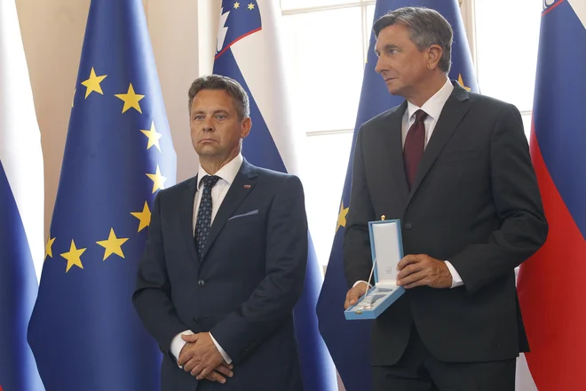 Red za zasluge, ki ga je predsednik Borut Pahor podelil računskemu sodiču, je prejel njegov predsednik Tomaž Vesel. Foto Mavric Pivk