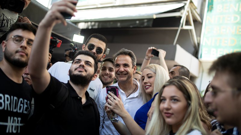 Fotografija: Kiriakos Micotakis je naslednik dinastije, ki je dolgo obvladovala desni pol grške politike, v predvolilni kampanji pa je poskušal delovati kot »evropski politik z modernimi populističnimi nastavki«. Foto Reuters