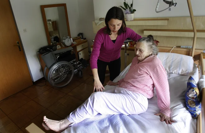 Slovensko združenje za paliativno in hospic oskrbo sicer ponuja tečaje, ki se jih je prostovoljno udeležilo kar nekaj družinskih zdravnikov. Foto Blaž Samec