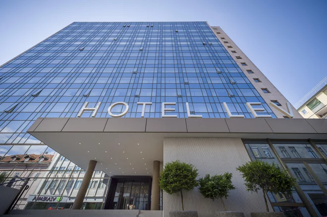 Hotel Lev je bil nazadnje prenovljen pred desetletjem. FOTO: Janez Marolt