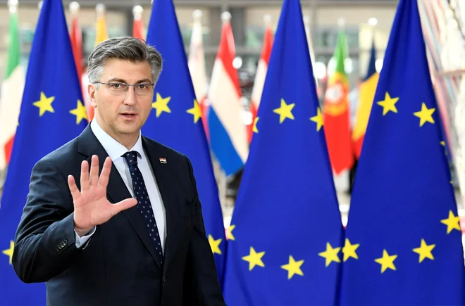 V napetem položaju so politiki, kot je Plenković, poskušali dobiti del kolača, tudi s spodkopavanjem Timmermansa. FOTO: REUTERS