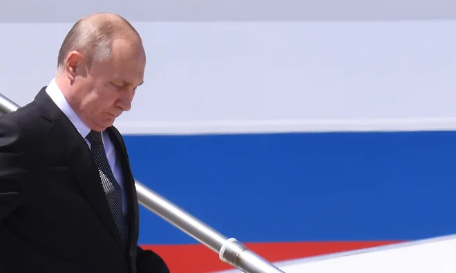 Vladimir Putin je prejšnji teden razkril, kakšni so njegovi pogoji za začetek pogajanj z Ukrajino. FOTO: REUTERS/Alberto Lingria