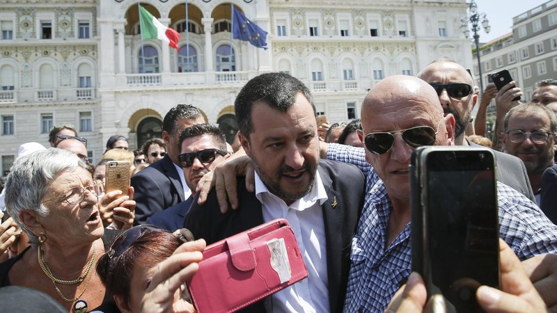 Fotografija: Podpredsednik italijanske vlade Matteo Salvini ima v Trstu veliko oboževalcev. FOTO: Jože Suhadolnik/Delo