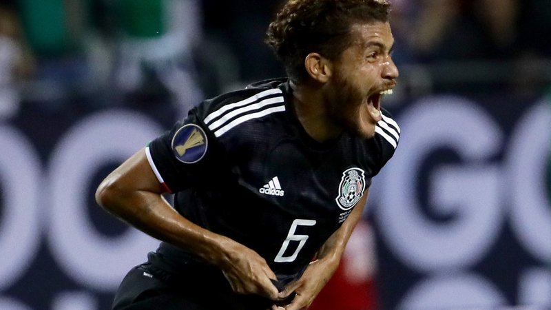 Fotografija: Mehičan Jonathan dos Santos se je takole veselil zmagovitega gola proti Američanom. FOTO: AFP
