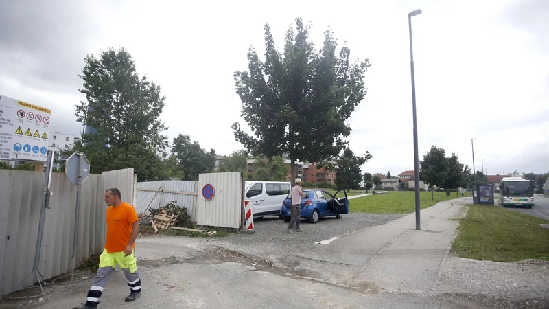 Fotografija: Gradbišče in travnik ob Šmartinki,Ljubljana Slovenija 08.07.2019 [Gradbišče] Foto Roman Šipić