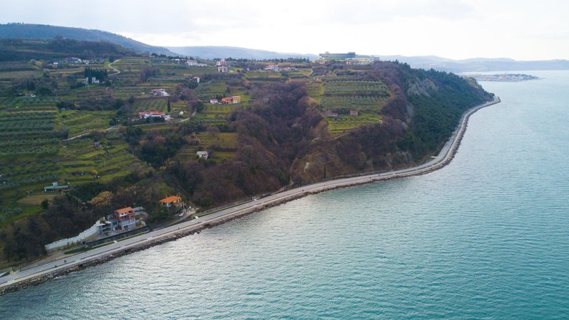 Fotografija: Nekdanja obalna cesta med Koprom in Izolo ima velik turistični potencial.